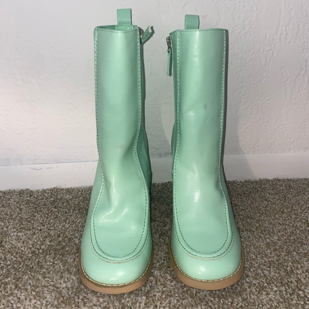 Nasty Gal Curve ‘Em Heeled Mint Green Boots US Size 9